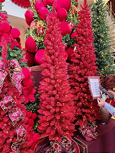 Árvore Pinheiro Slim Vermelho Florina 2,10Cm 440 Galhos Com Leds Warm